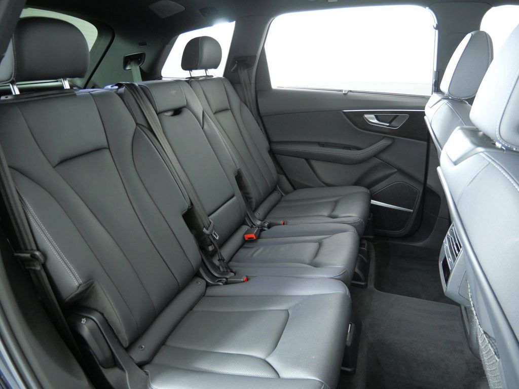 Thumbnail: 2025 Audi Q7 - 31