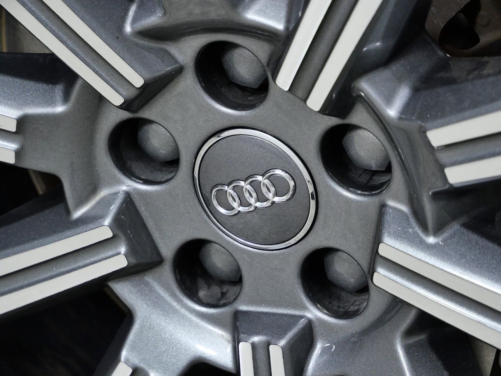 Thumbnail: 2019 Audi Q7 - 13