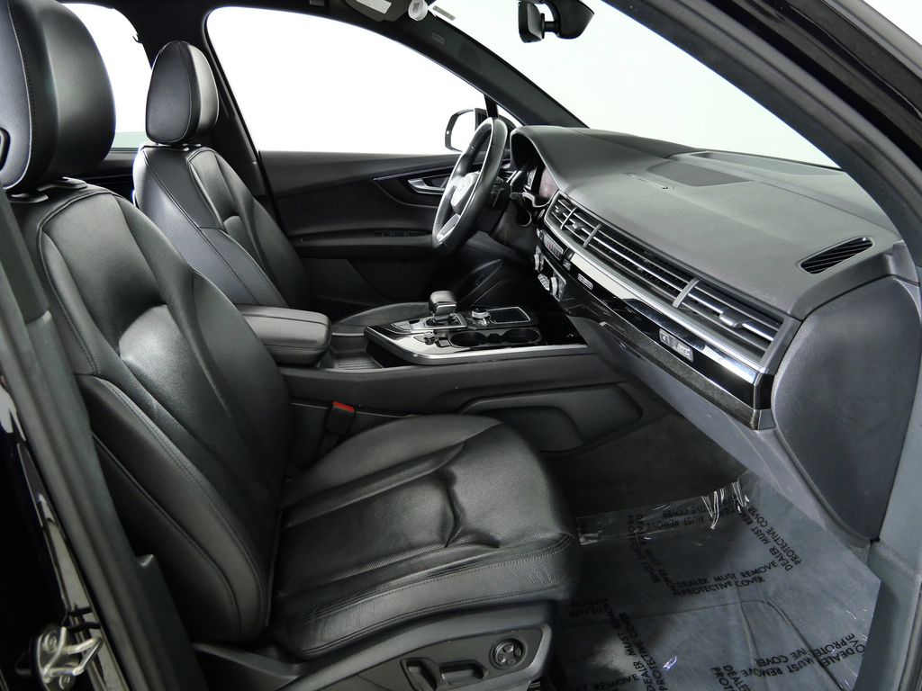 Thumbnail: 2019 Audi Q7 - 9