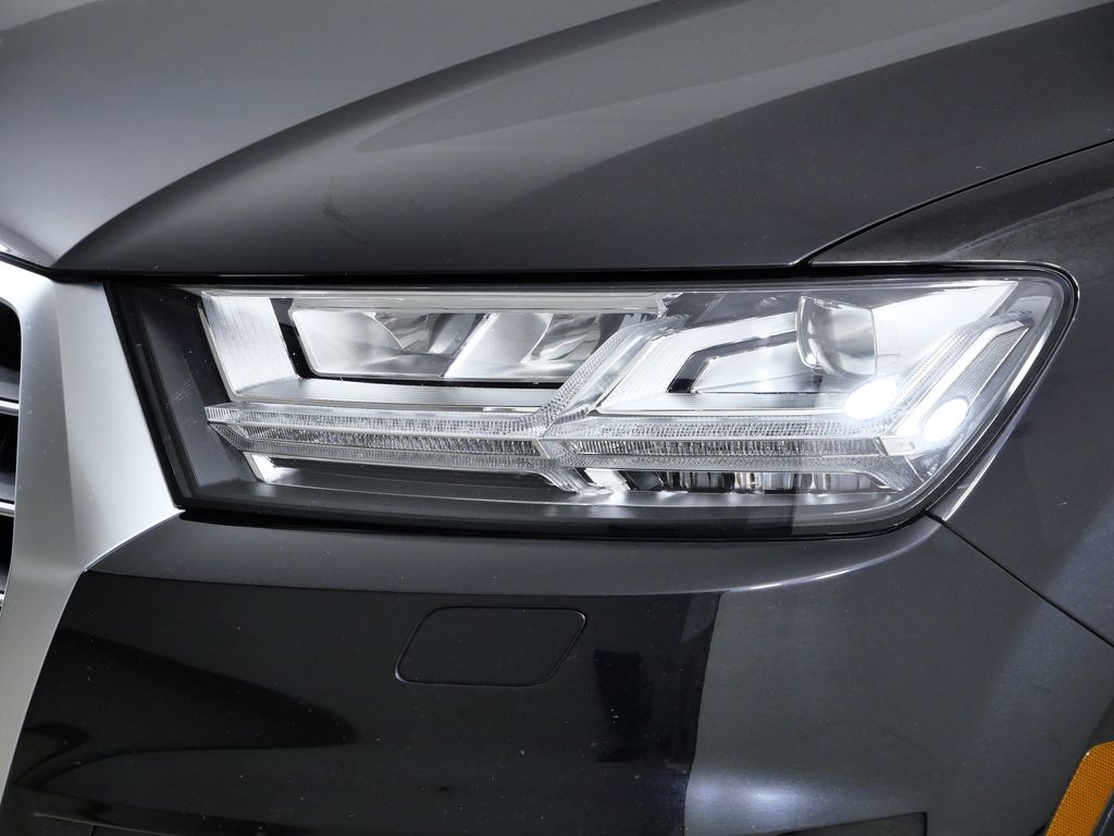 Thumbnail: 2019 Audi Q7 - 17