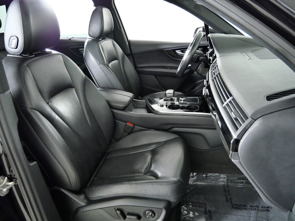 Thumbnail: 2019 Audi Q7 - 10