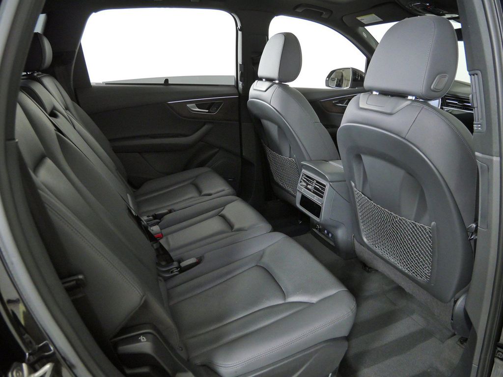Thumbnail: 2020 Audi Q7 - 11