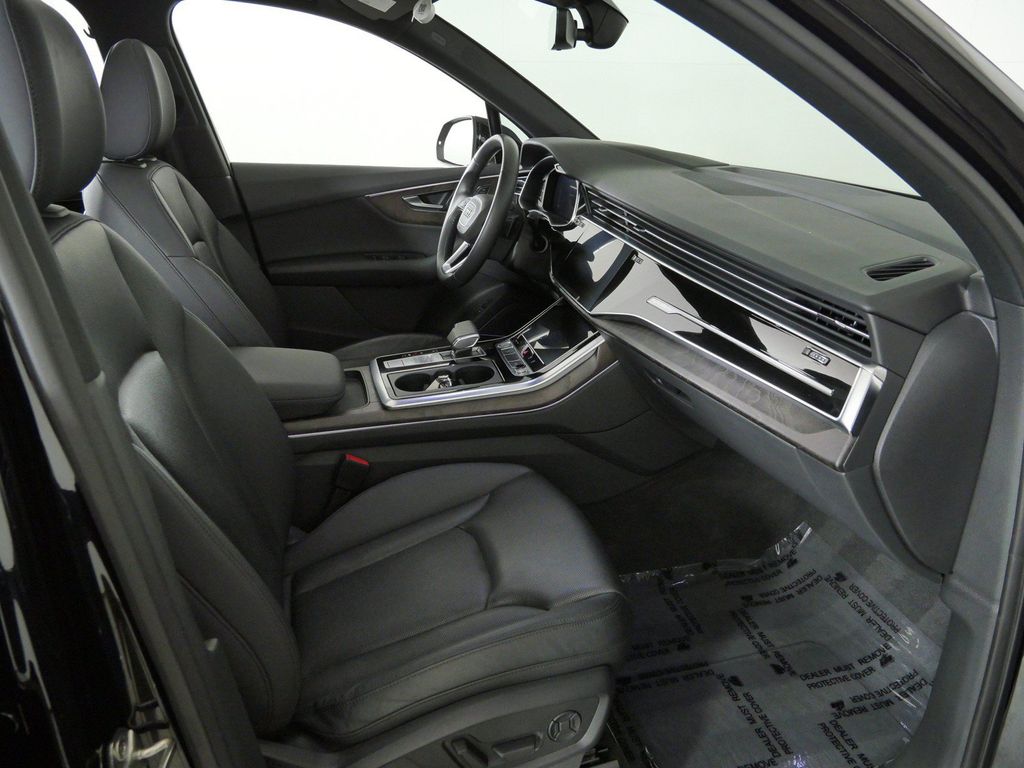 Thumbnail: 2020 Audi Q7 - 9