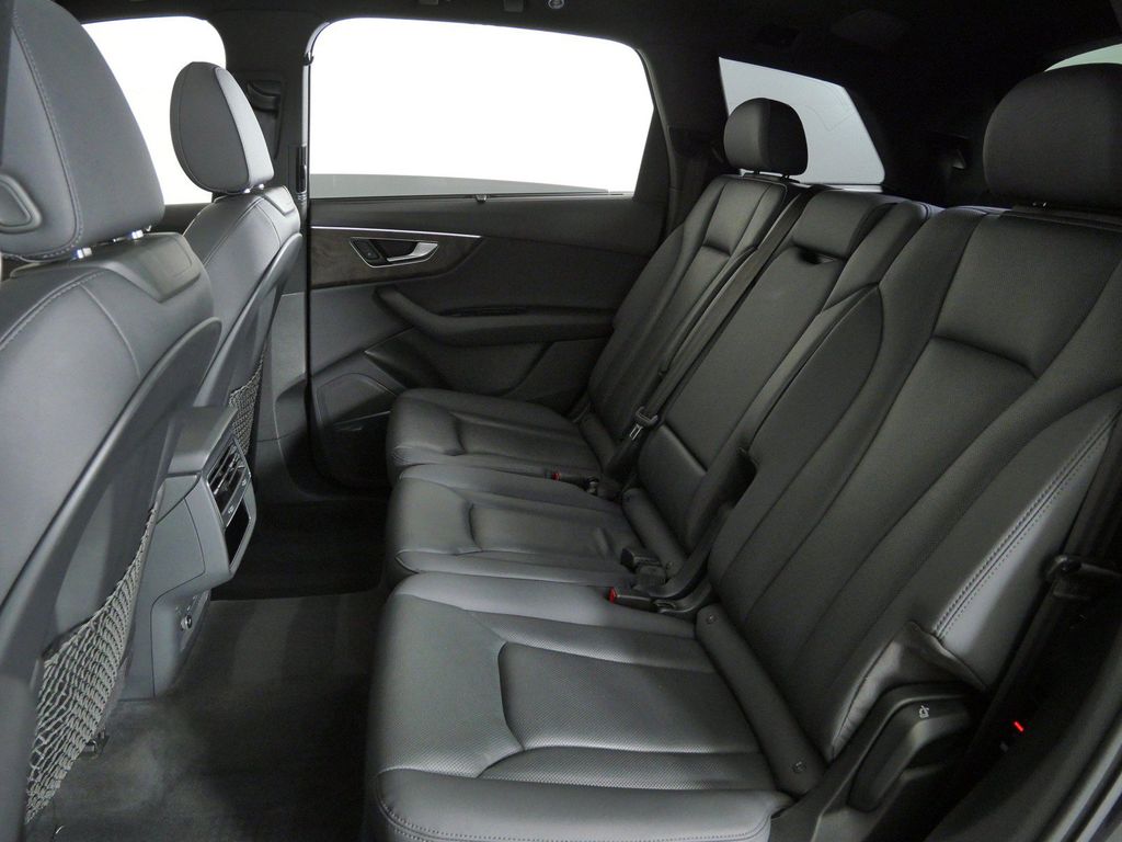 Thumbnail: 2020 Audi Q7 - 35