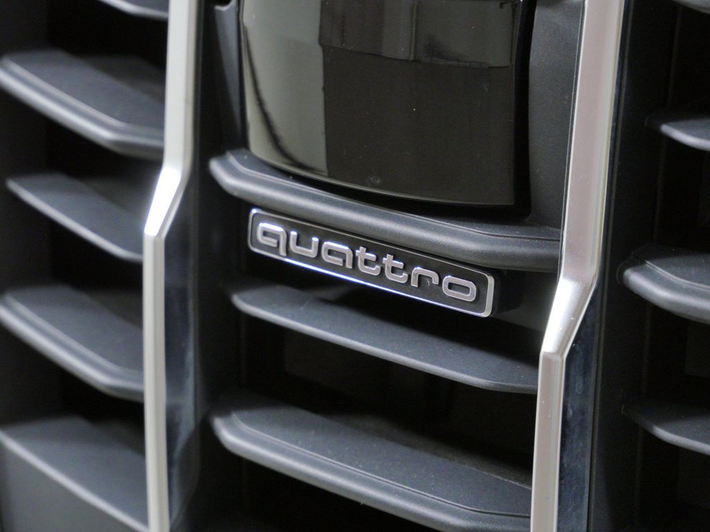 Thumbnail: 2020 Audi Q7 - 7