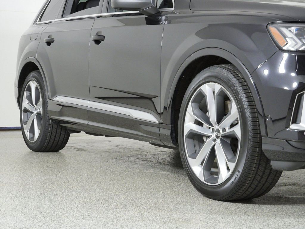 Thumbnail: 2020 Audi Q7 - 8
