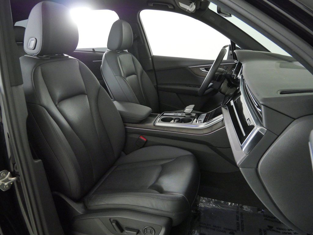 Thumbnail: 2020 Audi Q7 - 10