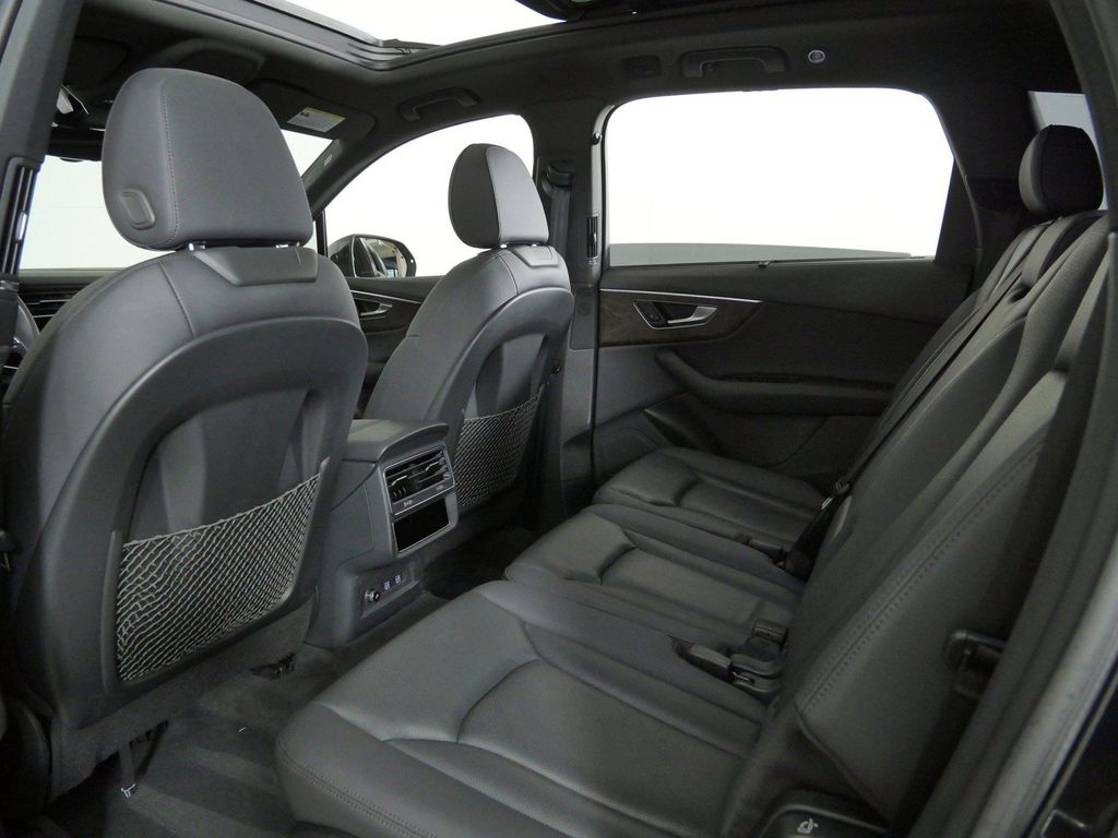Thumbnail: 2020 Audi Q7 - 34
