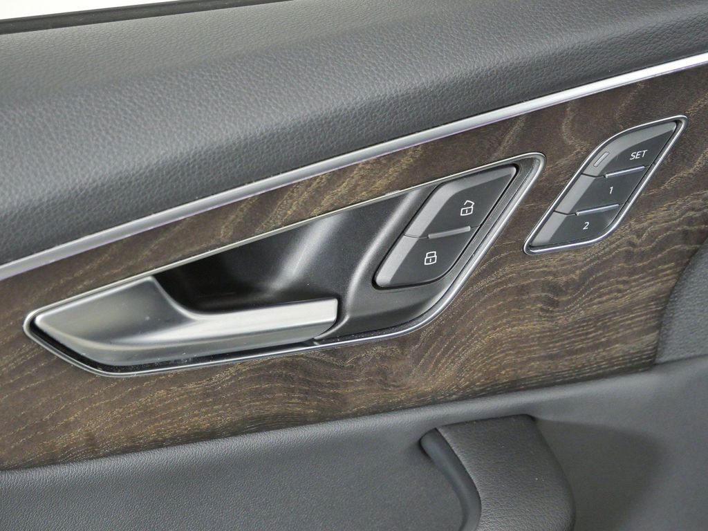 Thumbnail: 2020 Audi Q7 - 40