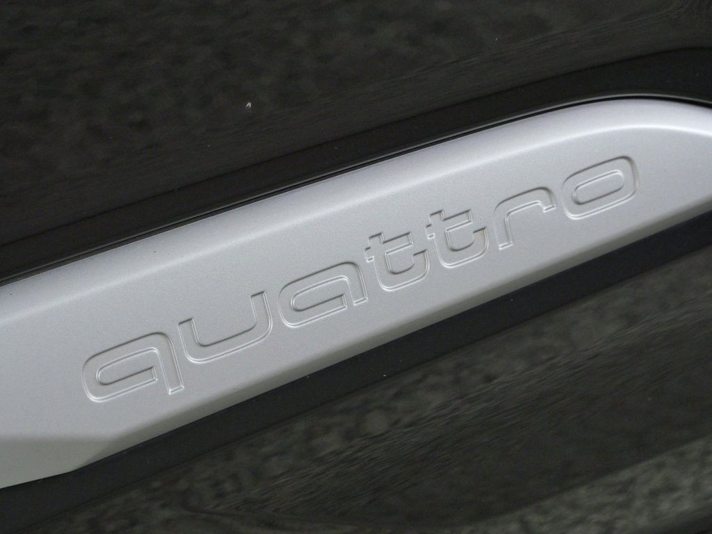 Thumbnail: 2020 Audi Q7 - 28
