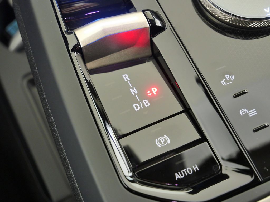 Thumbnail: 2024 BMW iX - 13