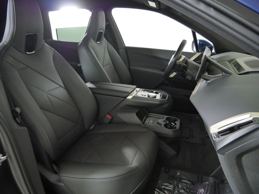 Thumbnail: 2024 BMW iX - 10