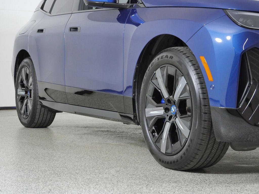 Thumbnail: 2024 BMW iX - 8