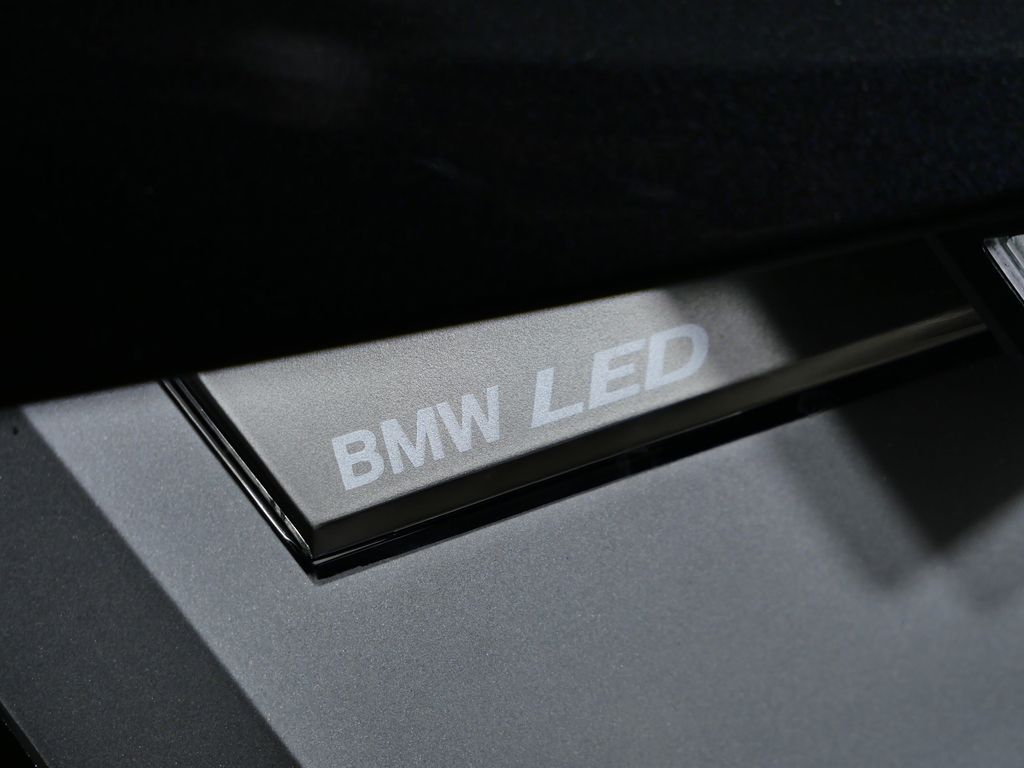 Thumbnail: 2024 BMW iX - 19