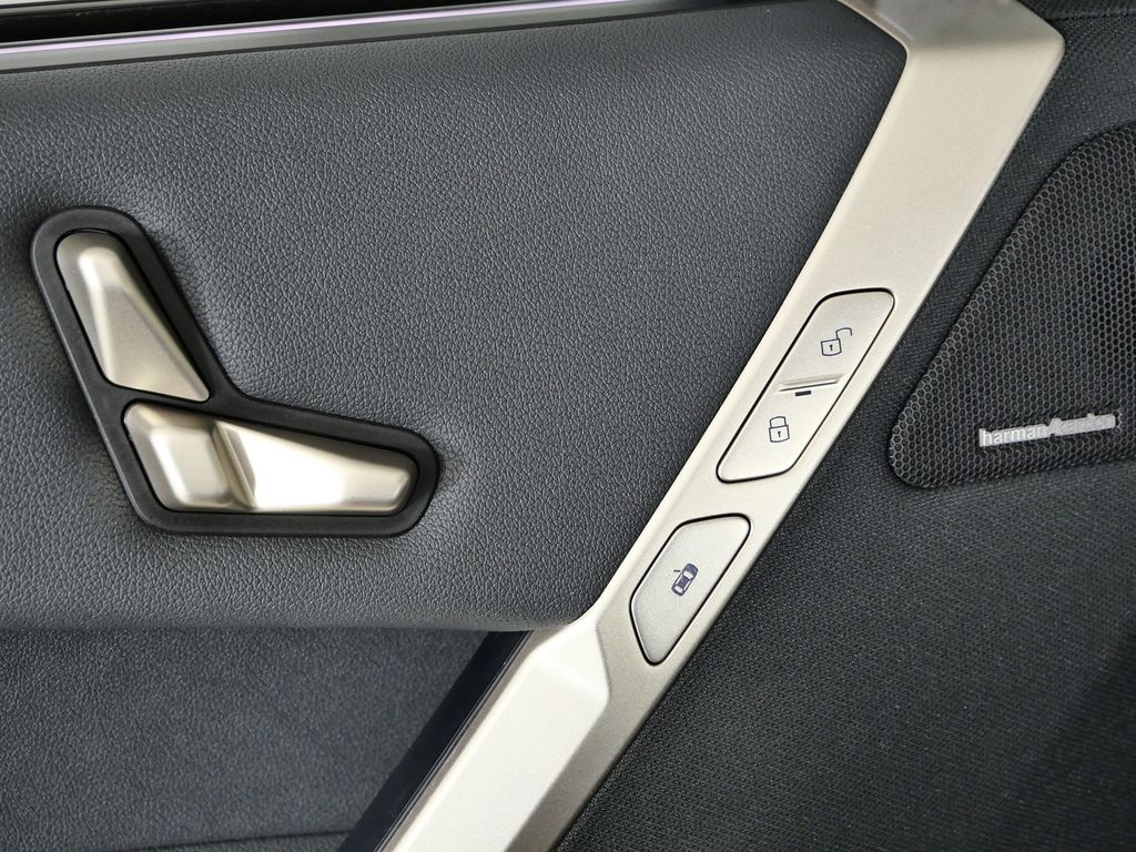 Thumbnail: 2024 BMW iX - 40