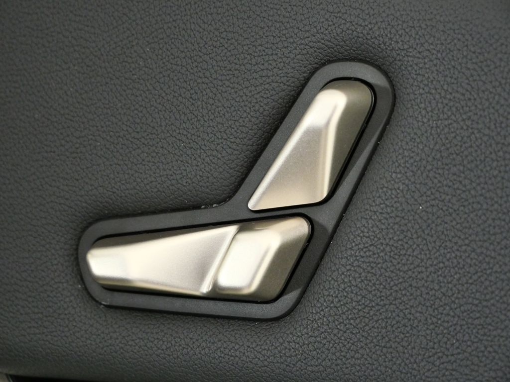 Thumbnail: 2024 BMW iX - 17