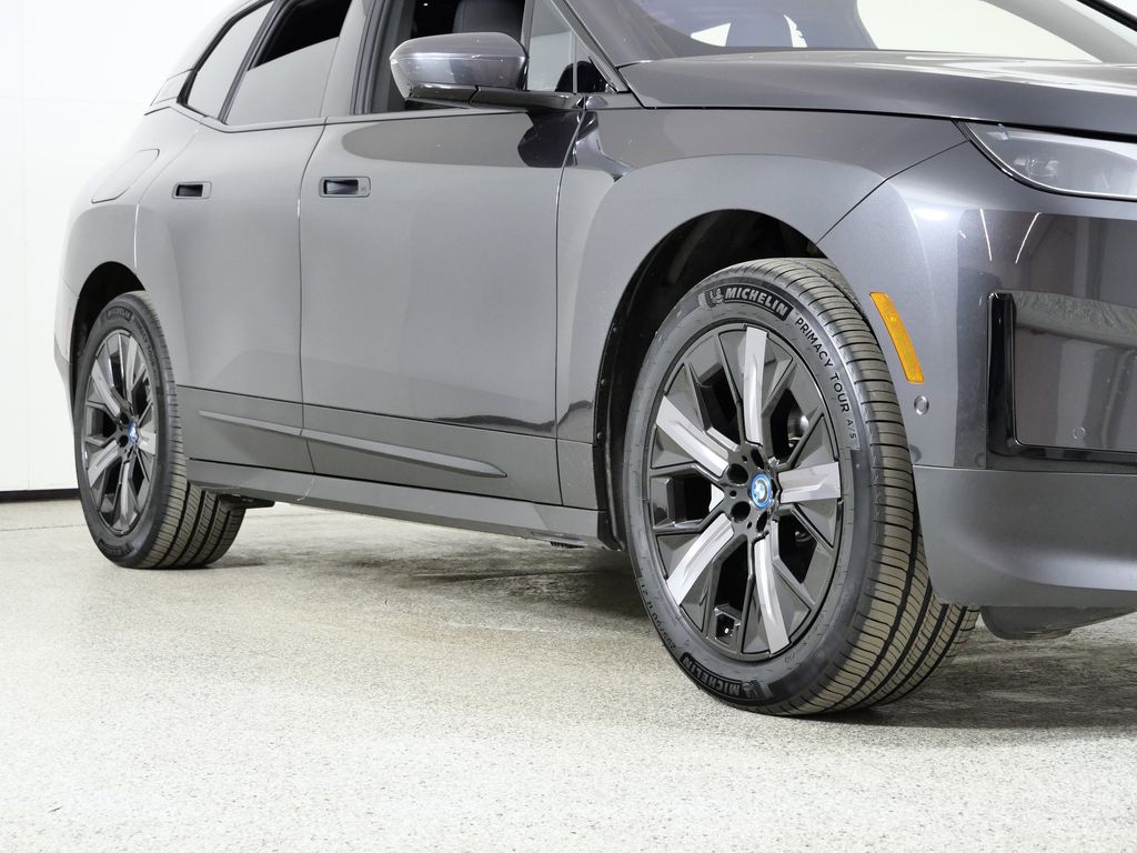 Thumbnail: 2024 BMW iX - 9