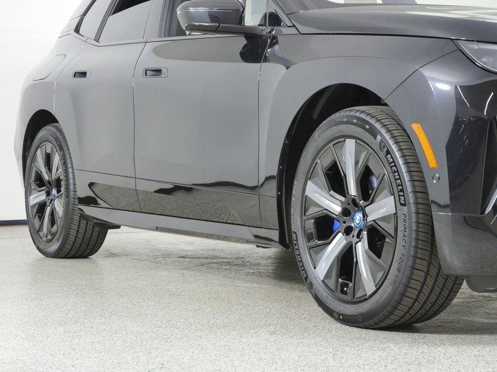 Thumbnail: 2024 BMW iX - 9