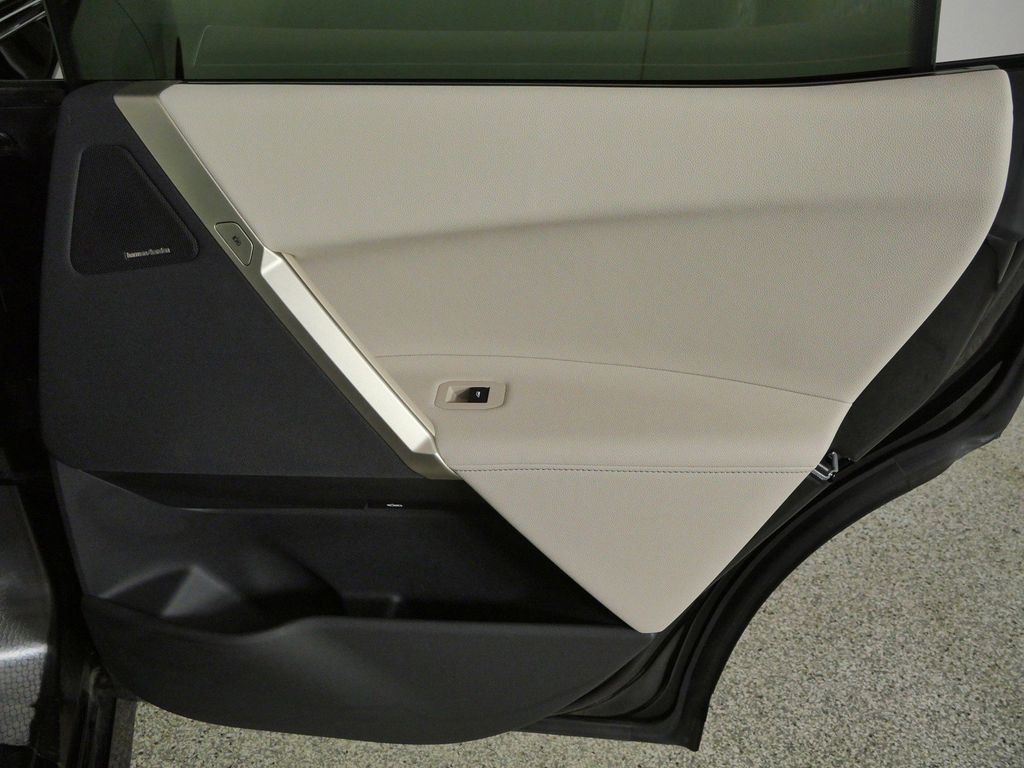 Thumbnail: 2024 BMW iX - 31
