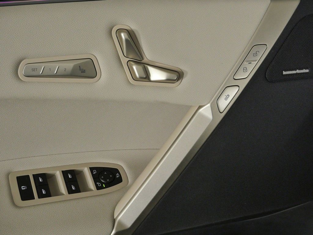 Thumbnail: 2024 BMW iX - 40