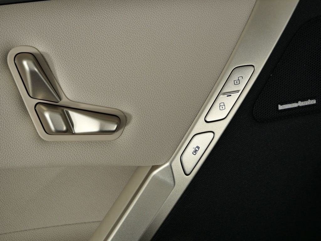 Thumbnail: 2025 BMW iX - 39