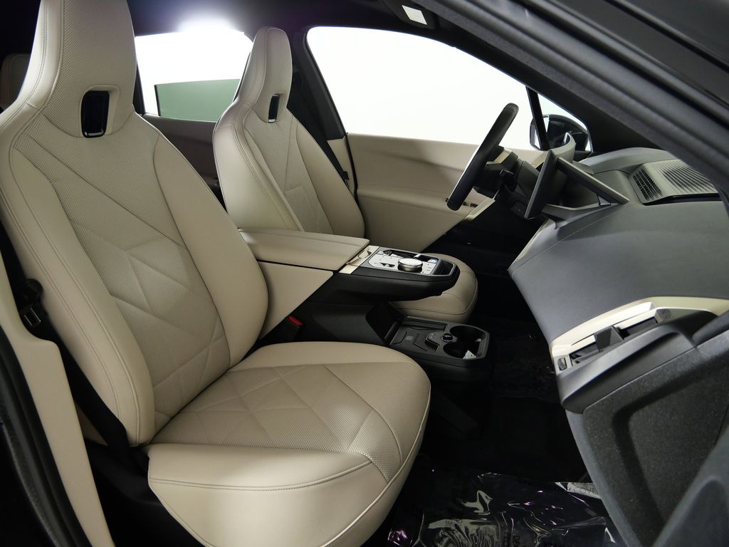 Thumbnail: 2025 BMW iX - 11