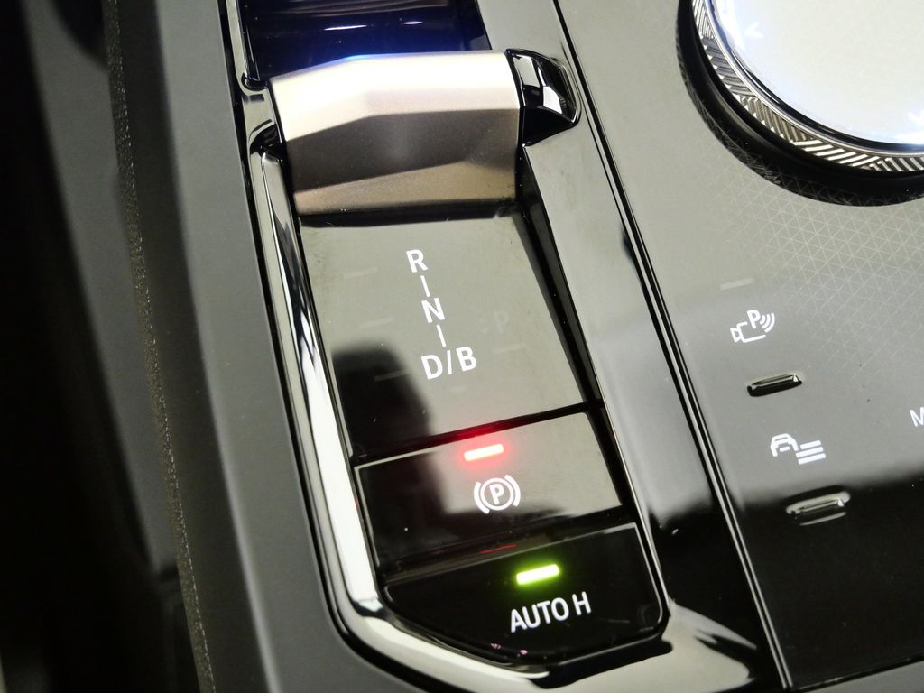 Thumbnail: 2025 BMW iX - 14