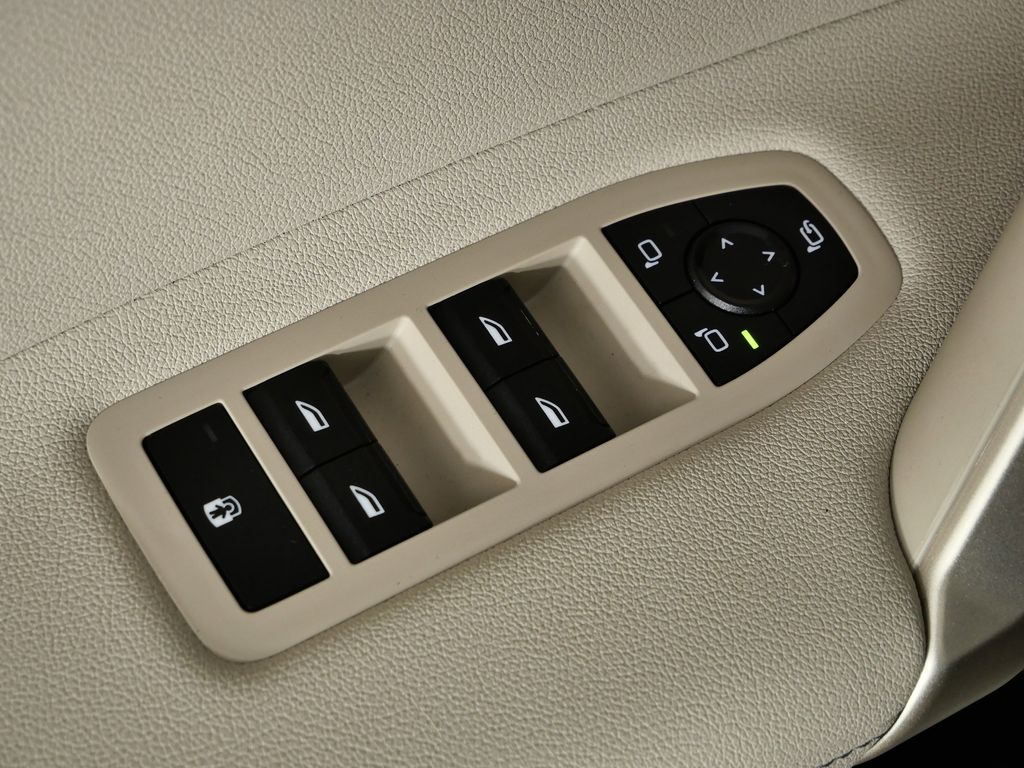 Thumbnail: 2025 BMW iX - 38