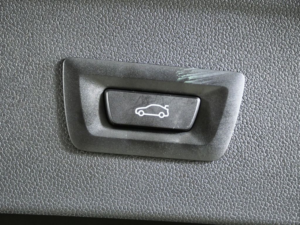 Thumbnail: 2025 BMW iX - 31