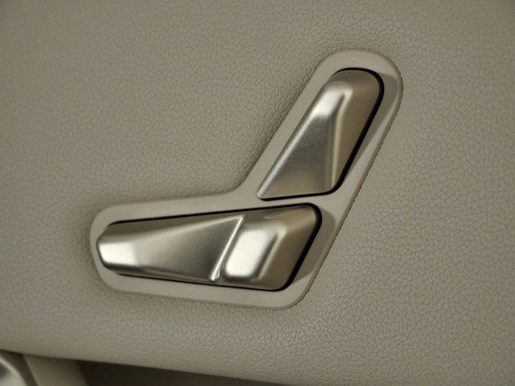 Thumbnail: 2025 BMW iX - 28