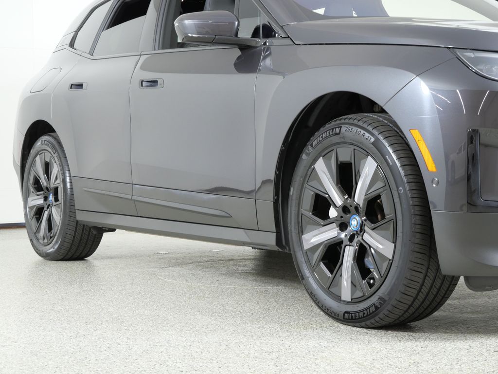 Thumbnail: 2024 BMW iX - 8