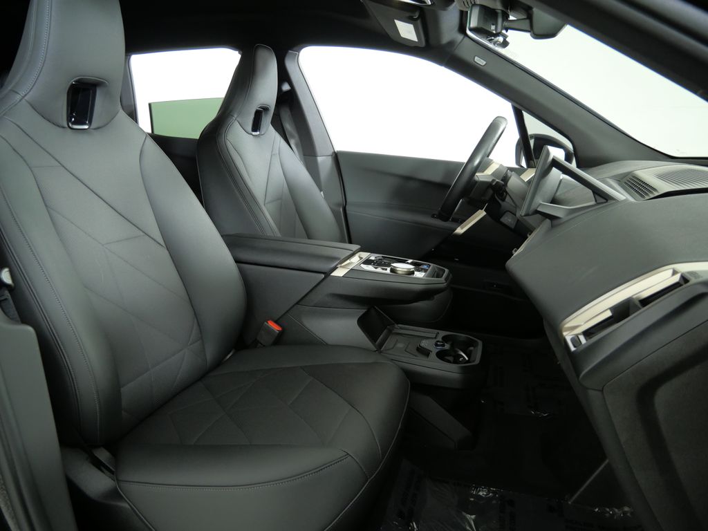 Thumbnail: 2024 BMW iX - 10