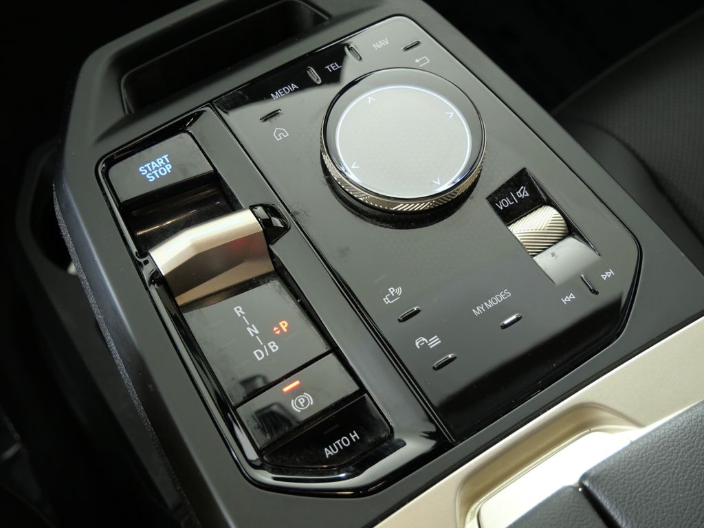 Thumbnail: 2024 BMW iX - 13