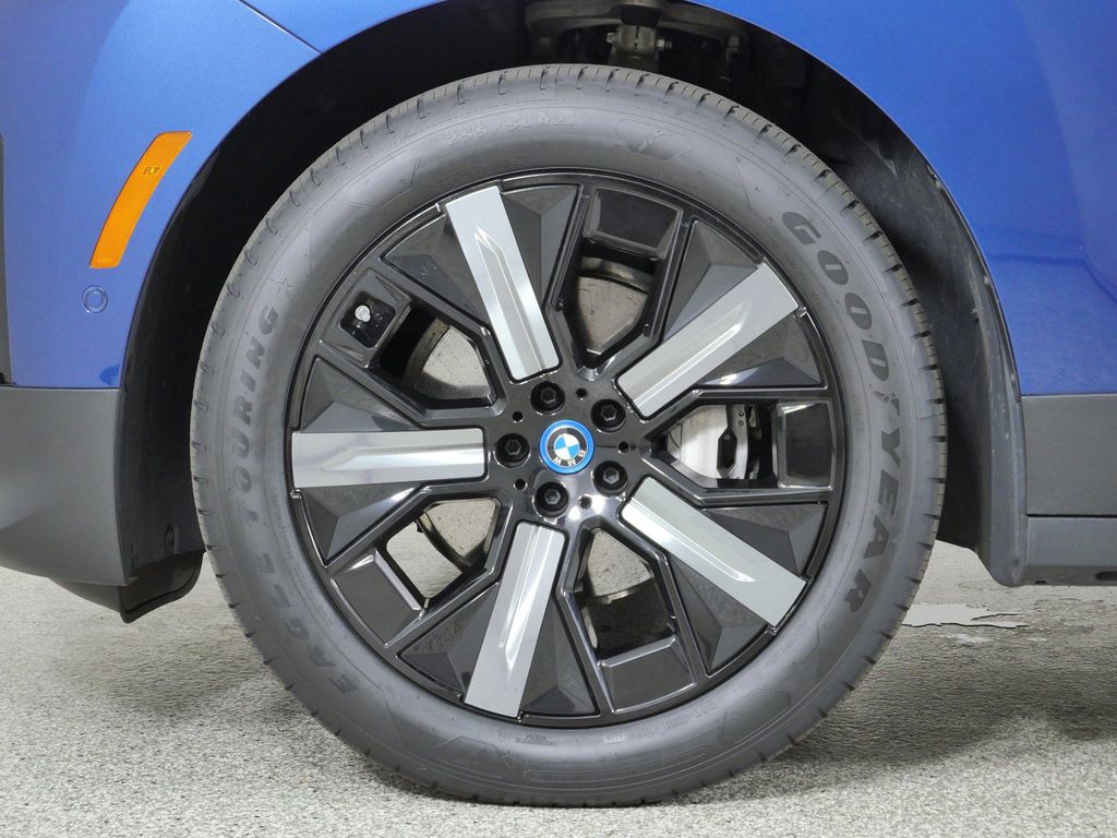 Thumbnail: 2024 BMW iX - 26