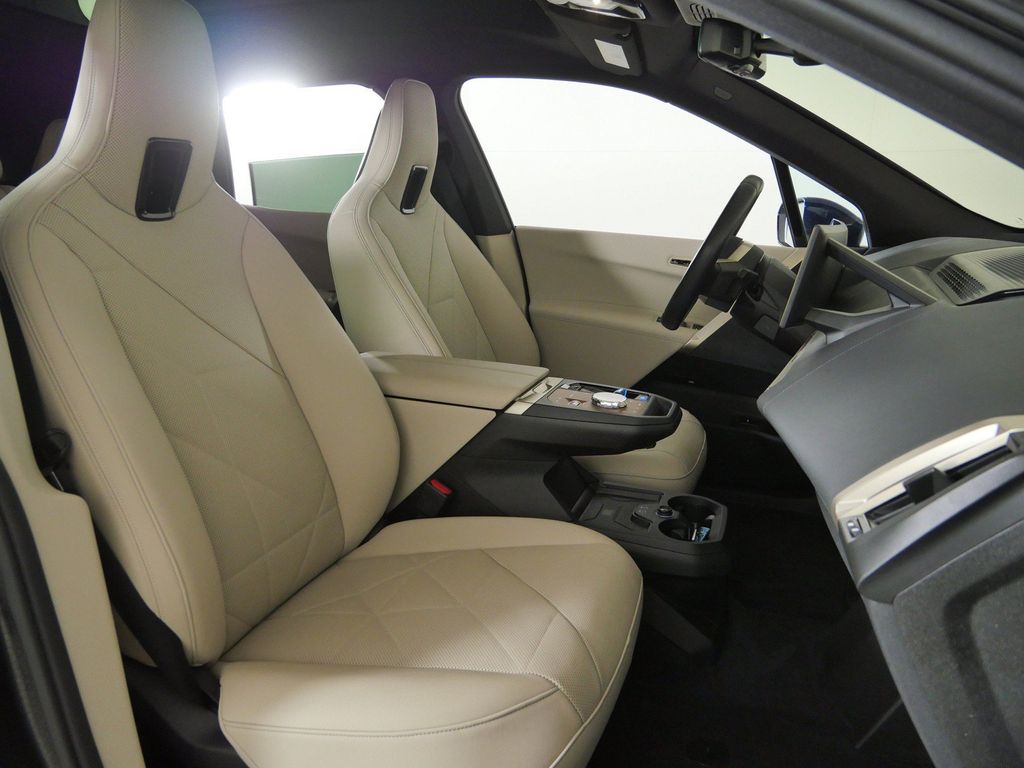 Thumbnail: 2024 BMW iX - 9