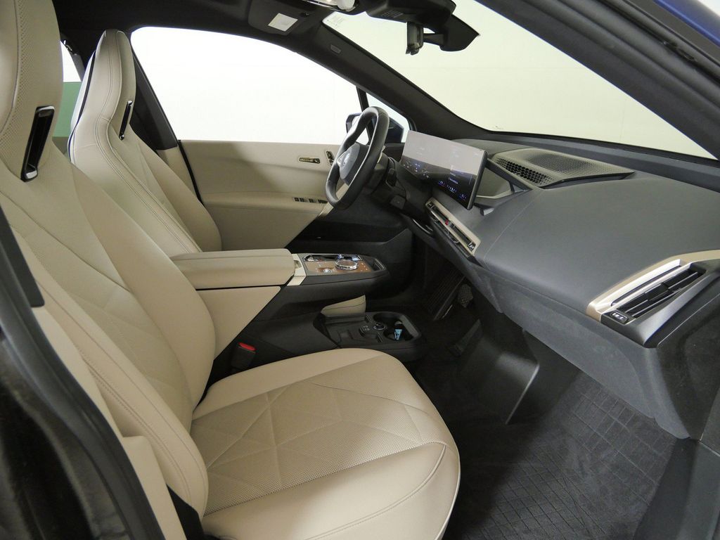 Thumbnail: 2024 BMW iX - 8
