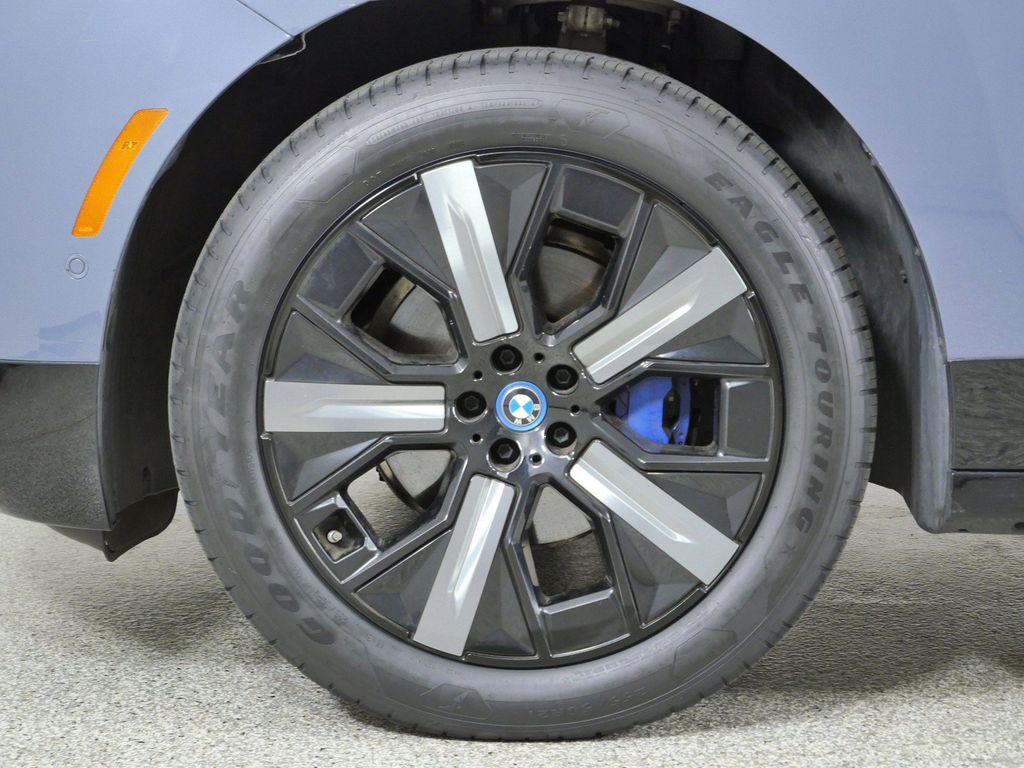 Thumbnail: 2024 BMW iX - 8