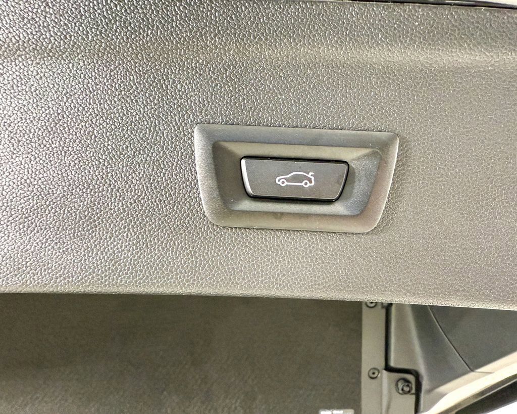 Thumbnail: 2025 BMW iX - 27