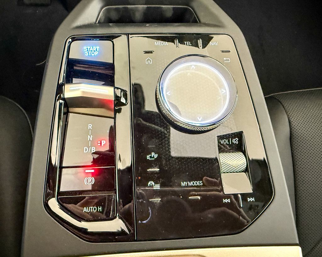 Thumbnail: 2025 BMW iX - 14