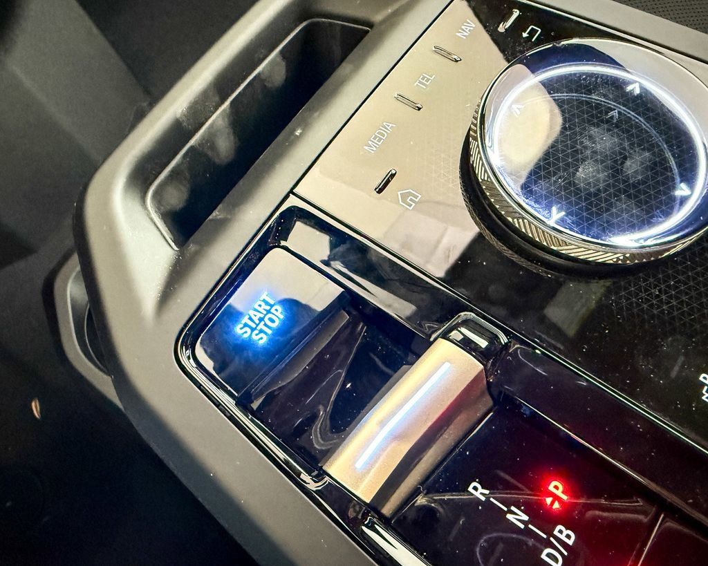 Thumbnail: 2025 BMW iX - 12