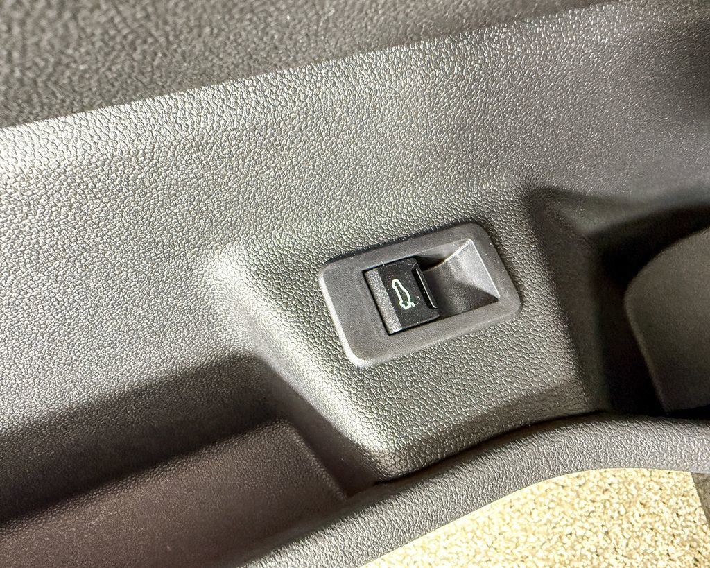 Thumbnail: 2025 BMW iX - 17