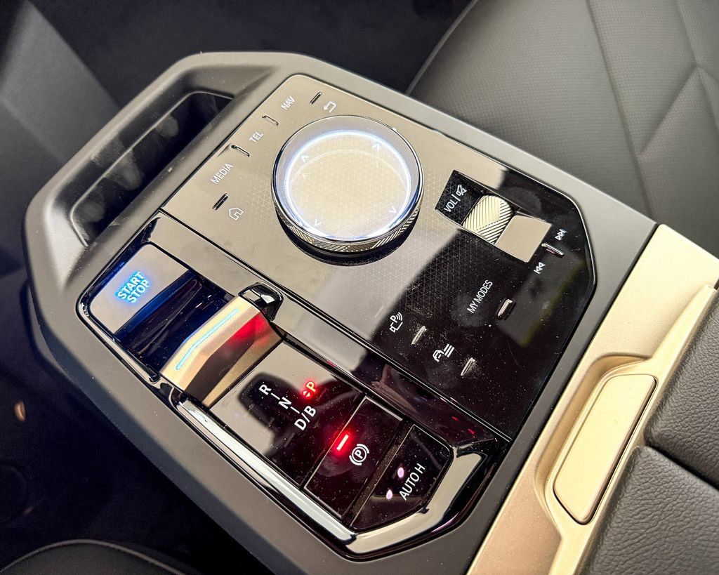 Thumbnail: 2025 BMW iX - 8