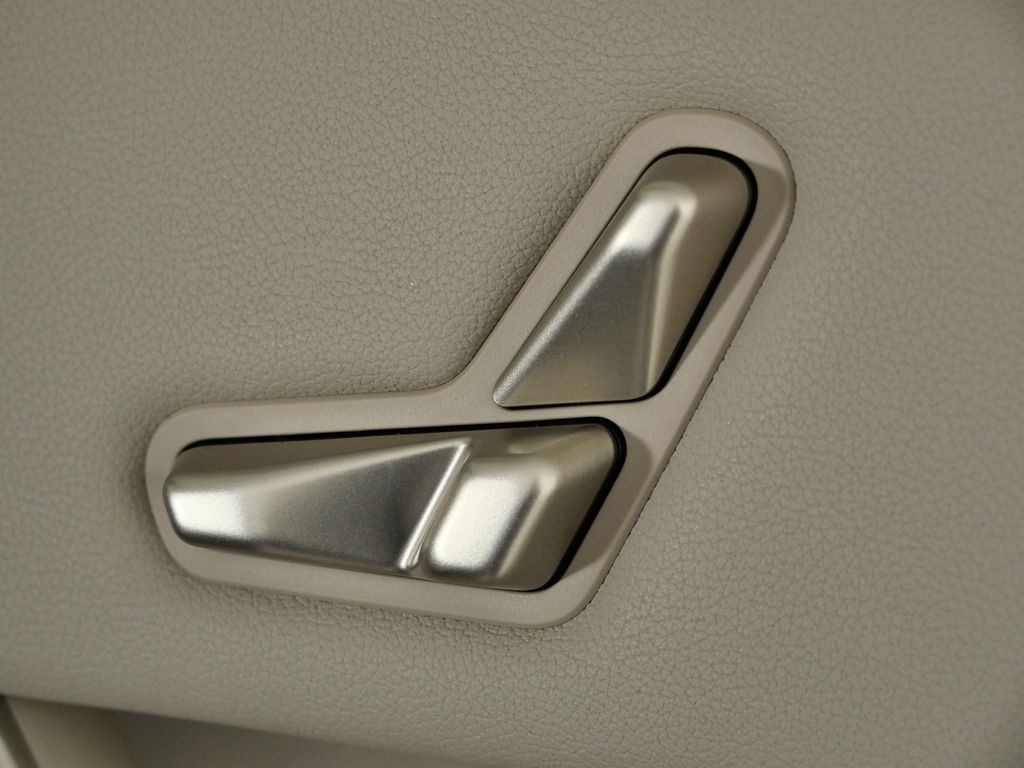 Thumbnail: 2024 BMW iX - 31