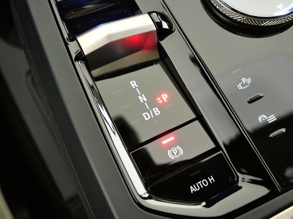 Thumbnail: 2024 BMW iX - 13