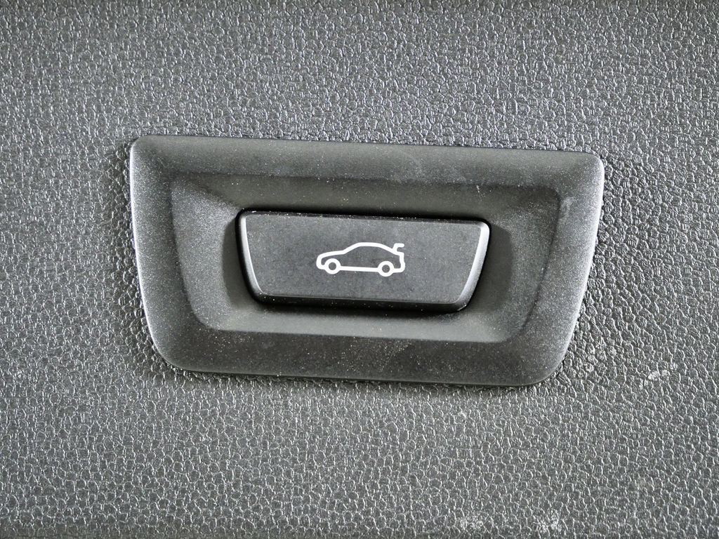 Thumbnail: 2024 BMW iX - 16