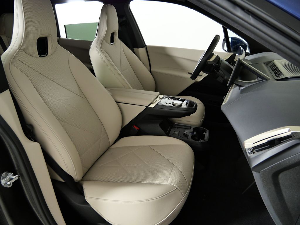 Thumbnail: 2024 BMW iX - 10