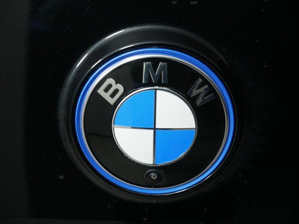 Thumbnail: 2025 BMW iX - 21