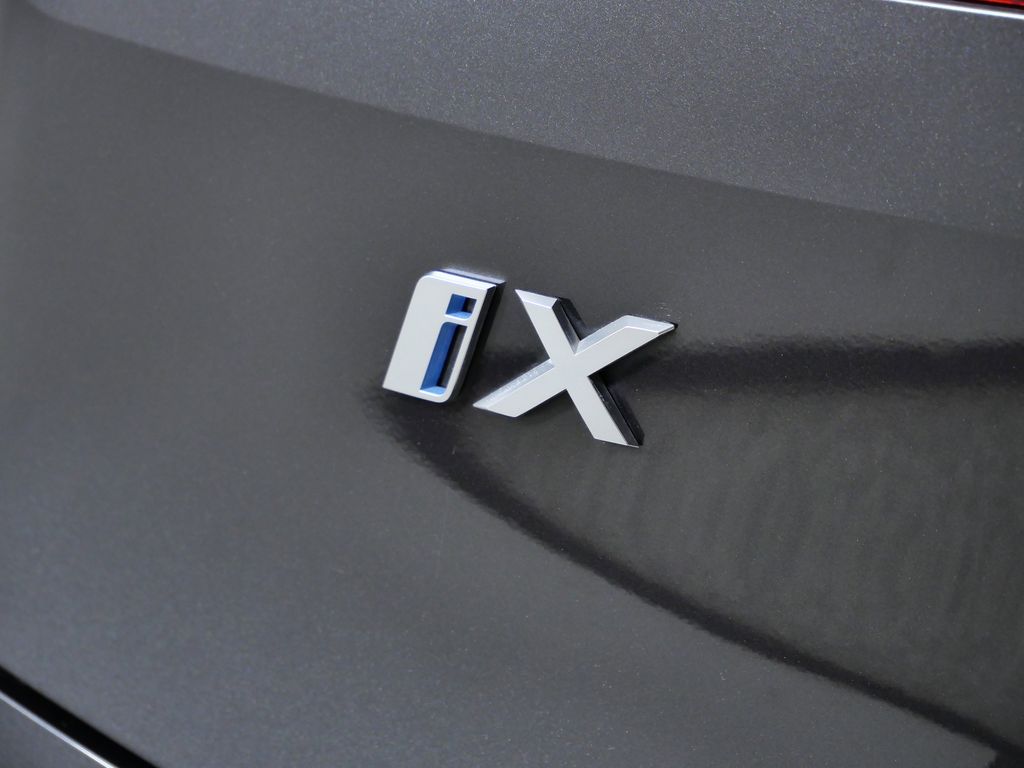 Thumbnail: 2022 BMW iX - 23