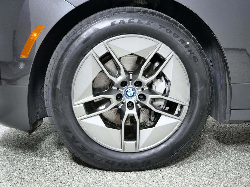 Thumbnail: 2022 BMW iX - 26