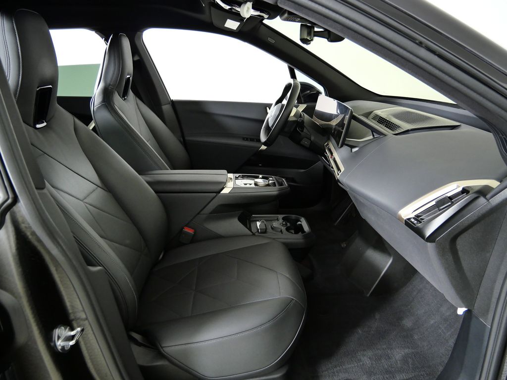 Thumbnail: 2022 BMW iX - 9